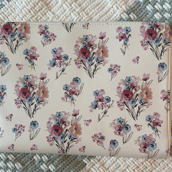 NWT Matilda Jane on the go pebbled vegan floral tech organizer - Picture 3 of 6